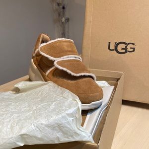 UGG ASHBY Spill Seam Sneaker
